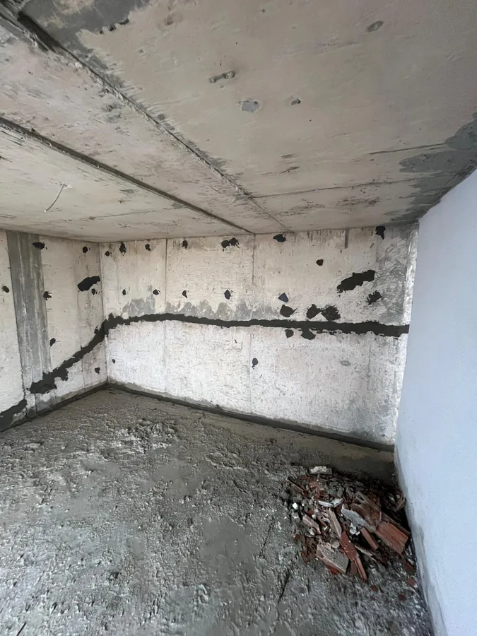 Bodrum kat köşesinde pah dönüşü ve tamir bandı