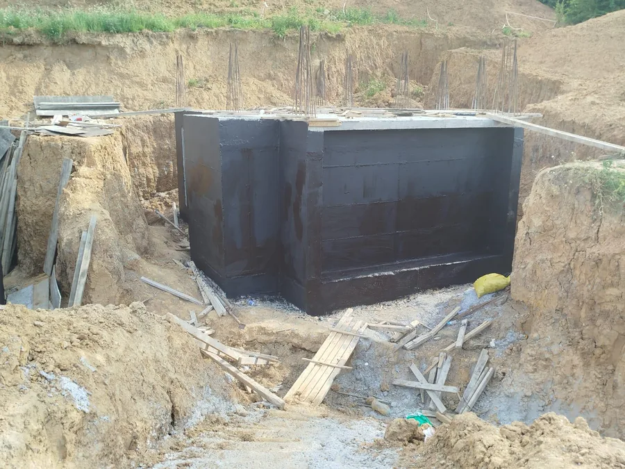 Bohçalaması tamamlanmış betonarme su deposu
